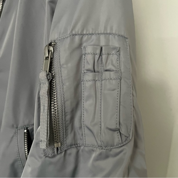 Grey XS bomber jacket, lavender colour inside. Excellent condition, satin feel - Picture 6 of 15